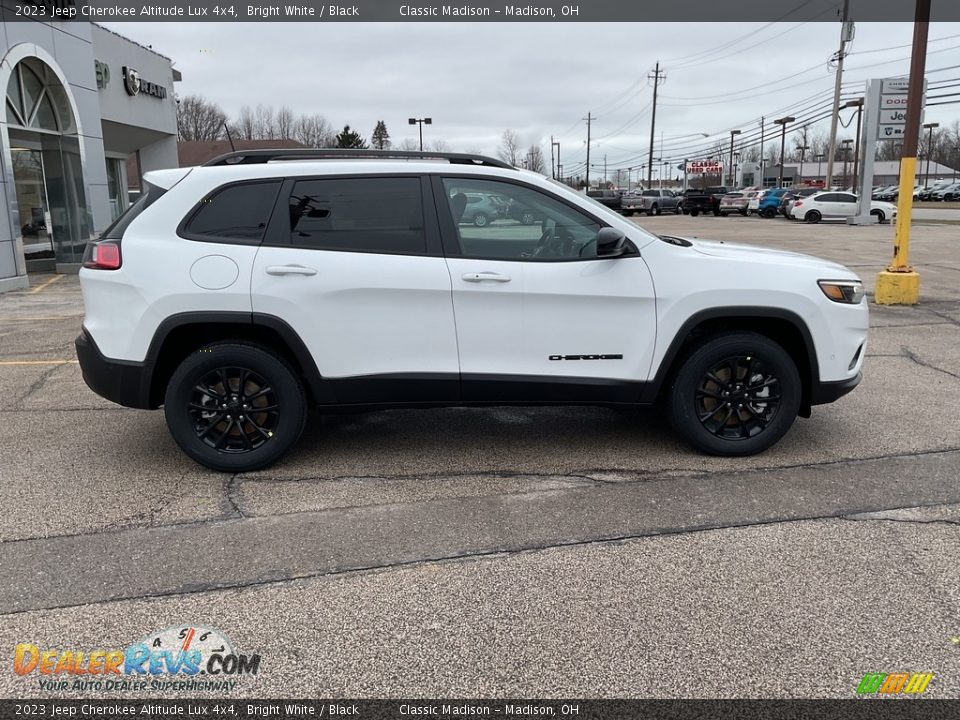 2023 Jeep Cherokee Altitude Lux 4x4 Bright White / Black Photo #5