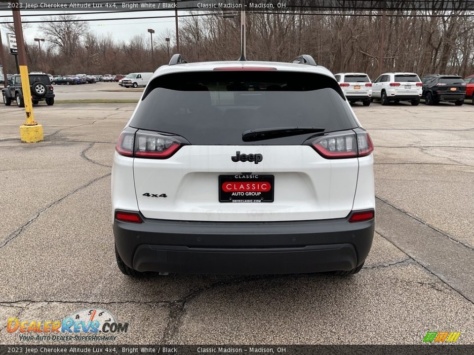 2023 Jeep Cherokee Altitude Lux 4x4 Bright White / Black Photo #6