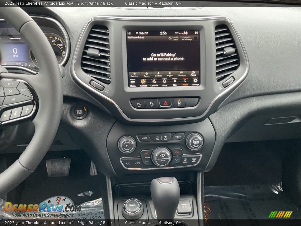 2023 Jeep Cherokee Altitude Lux 4x4 Bright White / Black Photo #12