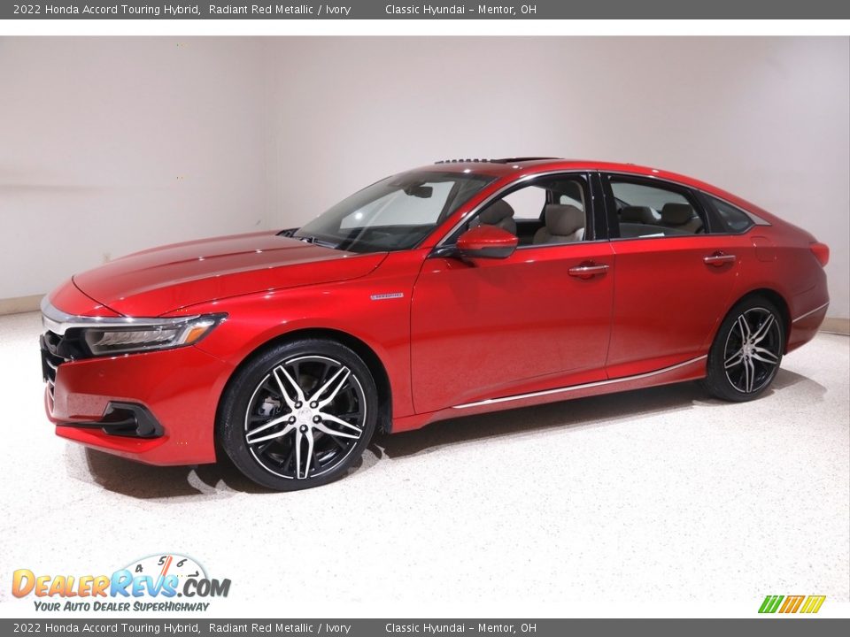 Front 3/4 View of 2022 Honda Accord Touring Hybrid Photo #3