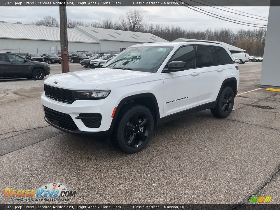 2023 Jeep Grand Cherokee Altitude 4x4 Bright White / Global Black Photo #3
