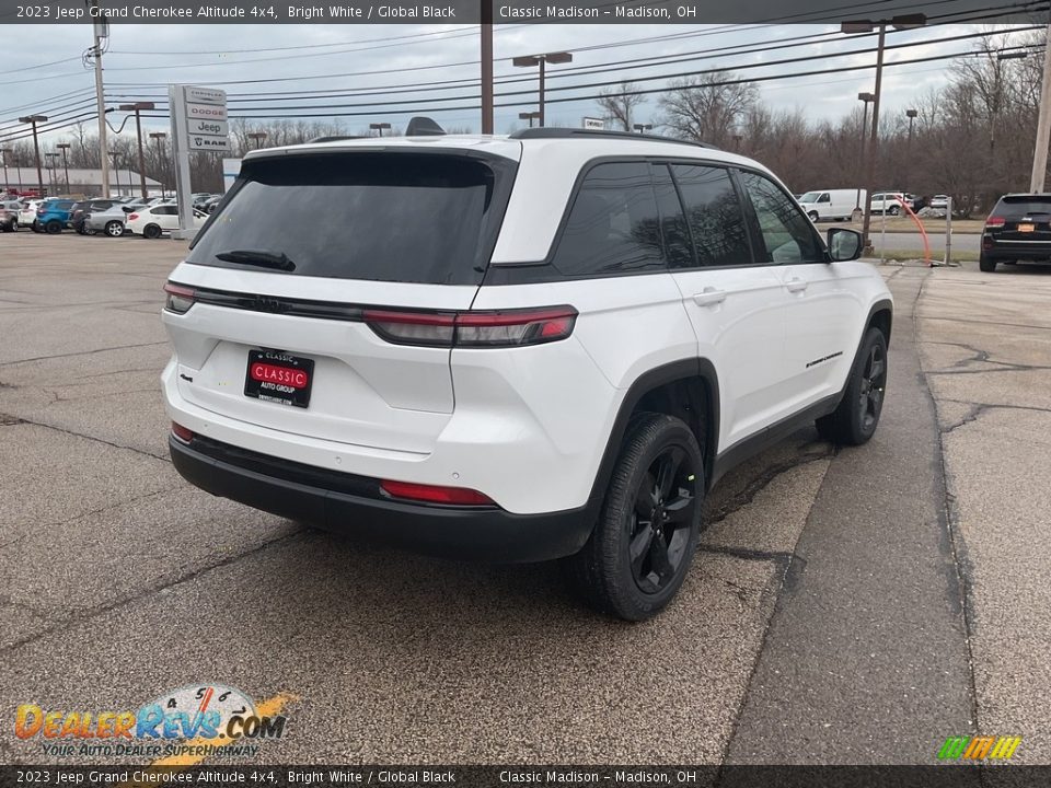 2023 Jeep Grand Cherokee Altitude 4x4 Bright White / Global Black Photo #4