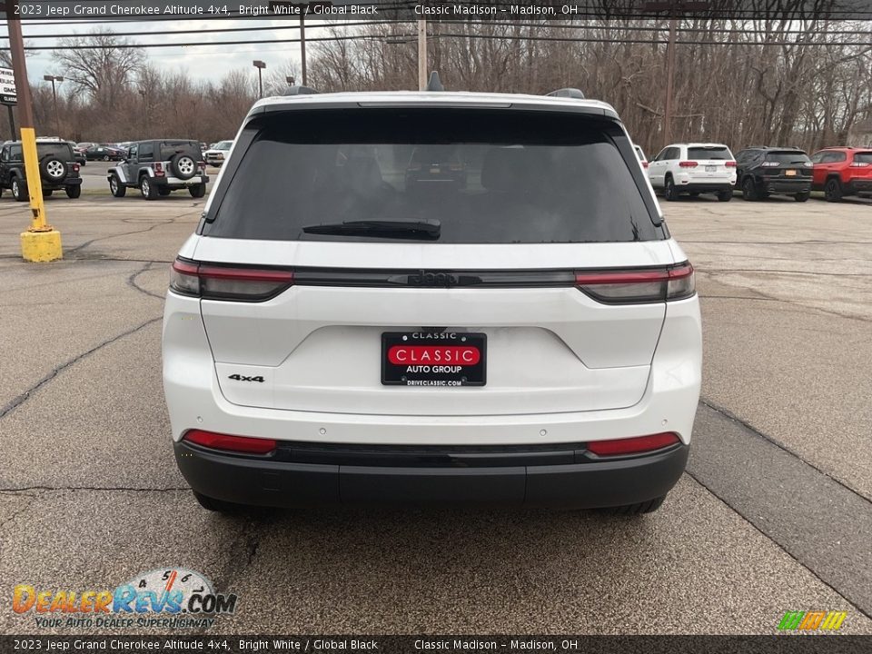 2023 Jeep Grand Cherokee Altitude 4x4 Bright White / Global Black Photo #6
