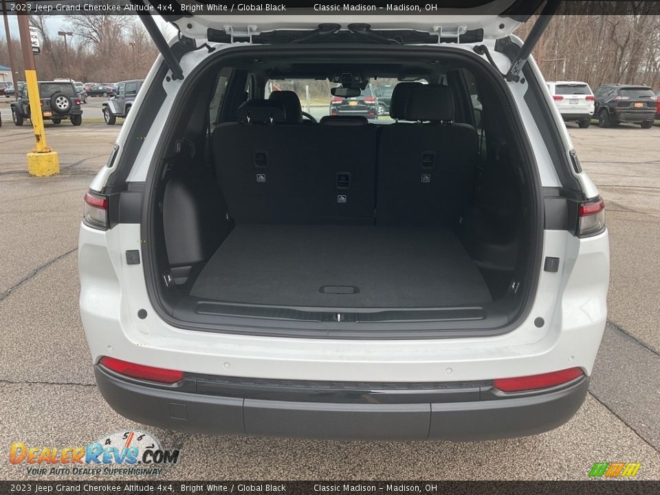 2023 Jeep Grand Cherokee Altitude 4x4 Bright White / Global Black Photo #7