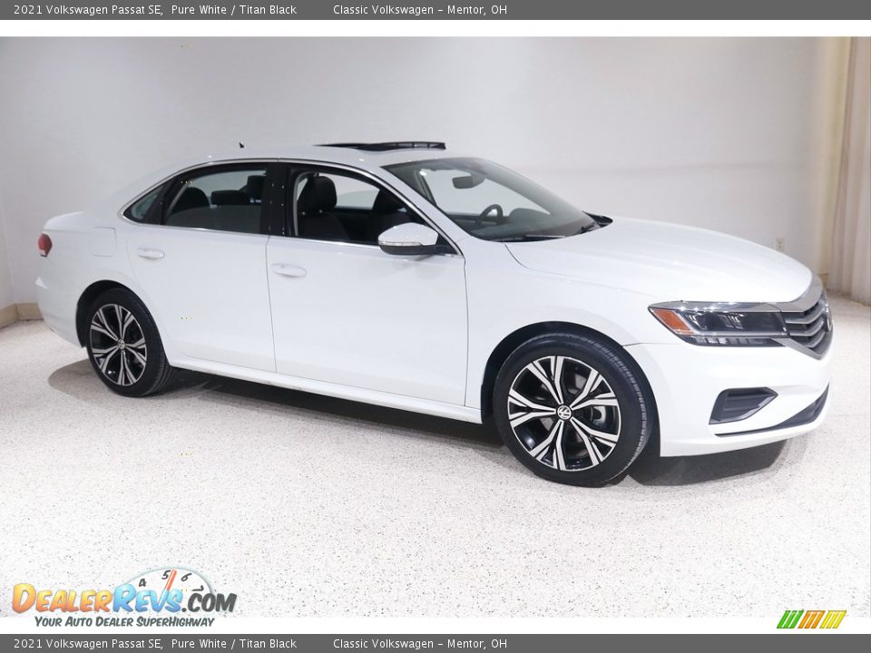 2021 Volkswagen Passat SE Pure White / Titan Black Photo #1