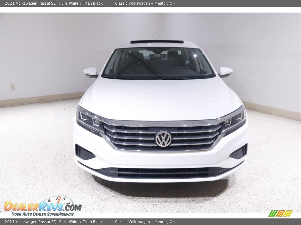 2021 Volkswagen Passat SE Pure White / Titan Black Photo #2