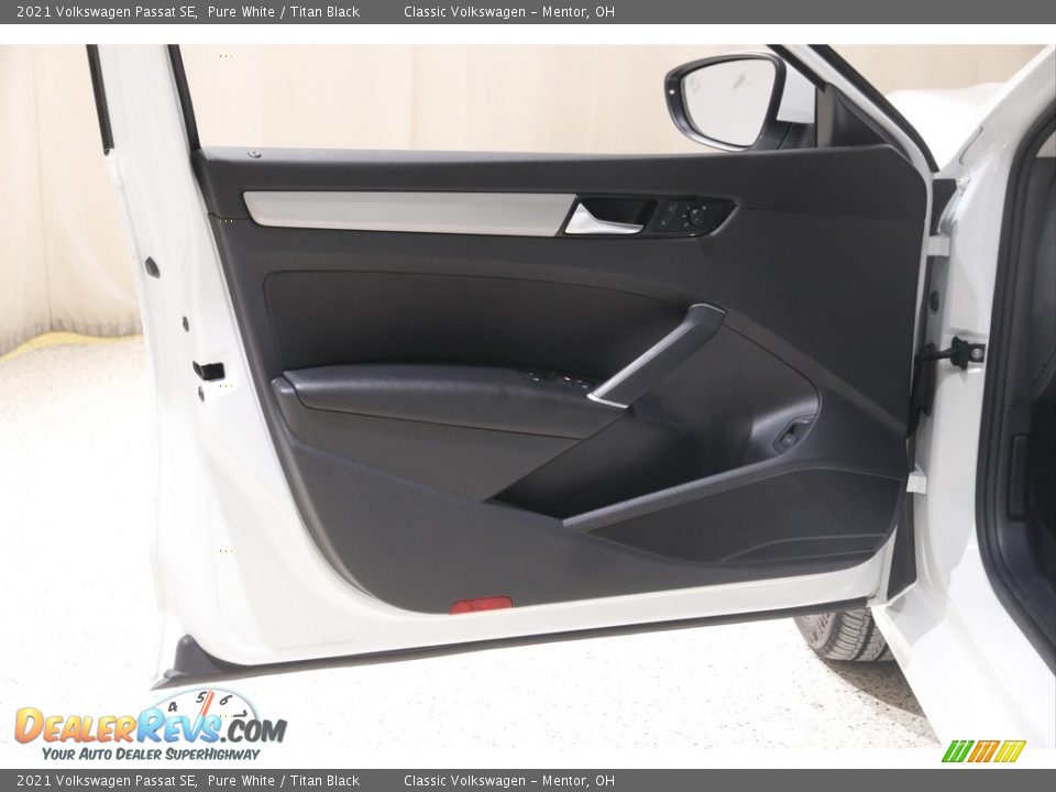 2021 Volkswagen Passat SE Pure White / Titan Black Photo #4