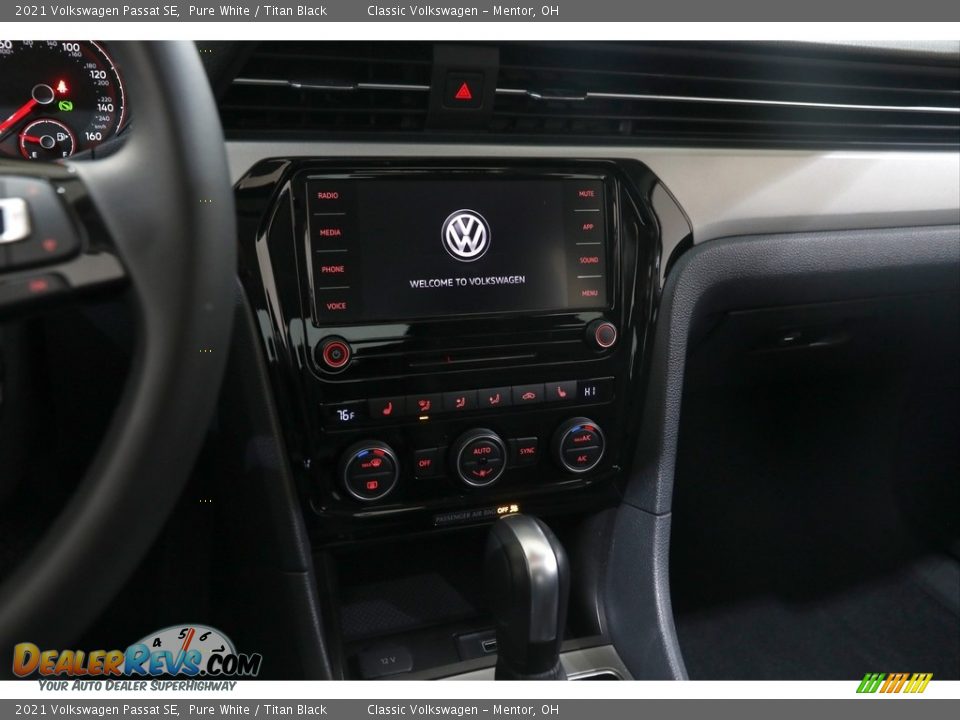 2021 Volkswagen Passat SE Pure White / Titan Black Photo #9