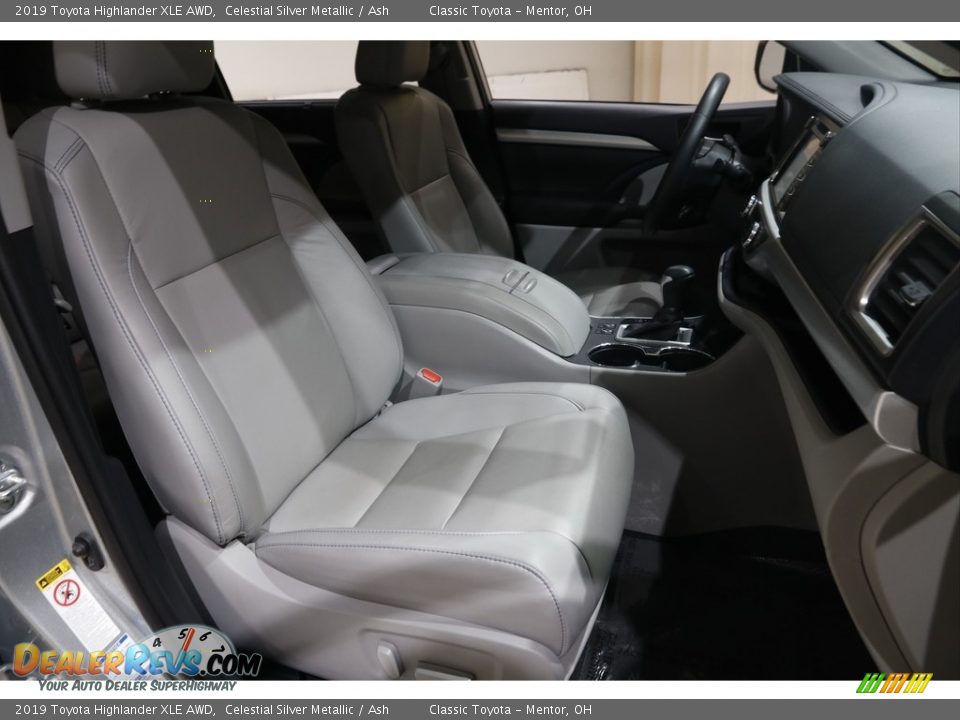 2019 Toyota Highlander XLE AWD Celestial Silver Metallic / Ash Photo #18