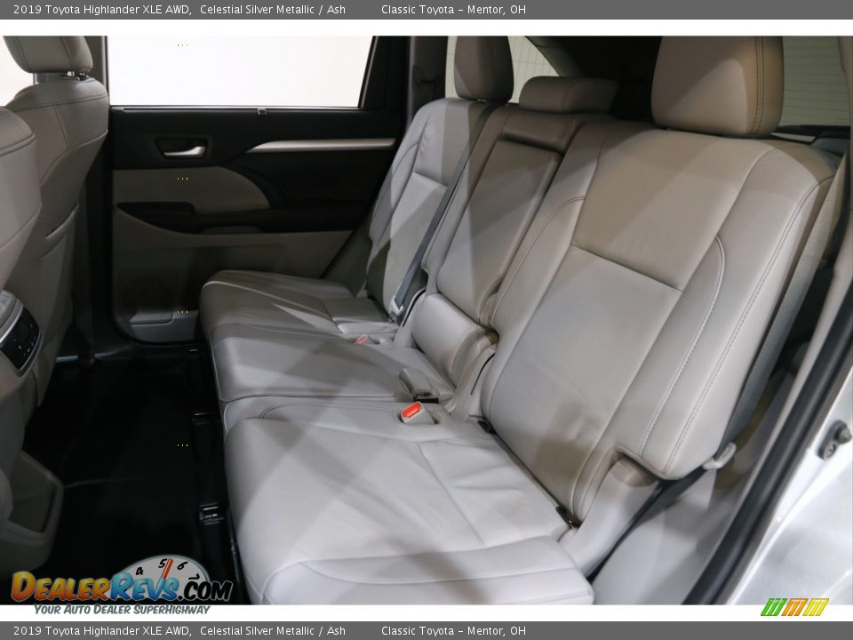 2019 Toyota Highlander XLE AWD Celestial Silver Metallic / Ash Photo #20