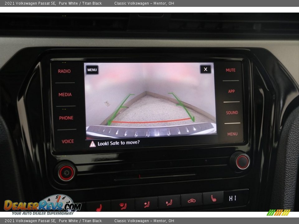 2021 Volkswagen Passat SE Pure White / Titan Black Photo #12