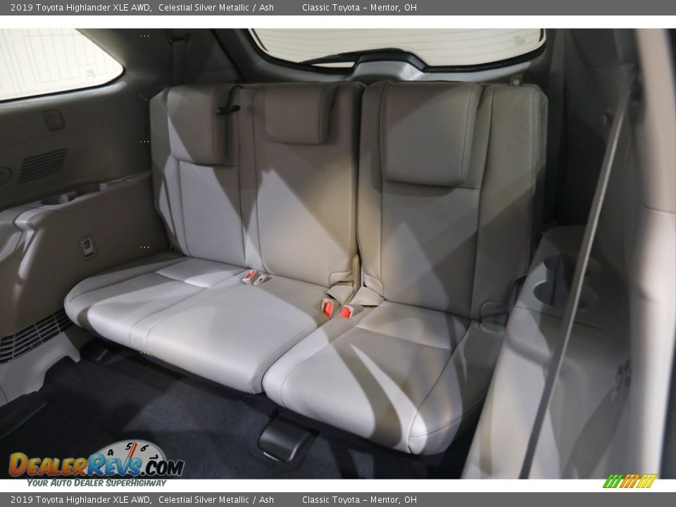 2019 Toyota Highlander XLE AWD Celestial Silver Metallic / Ash Photo #21