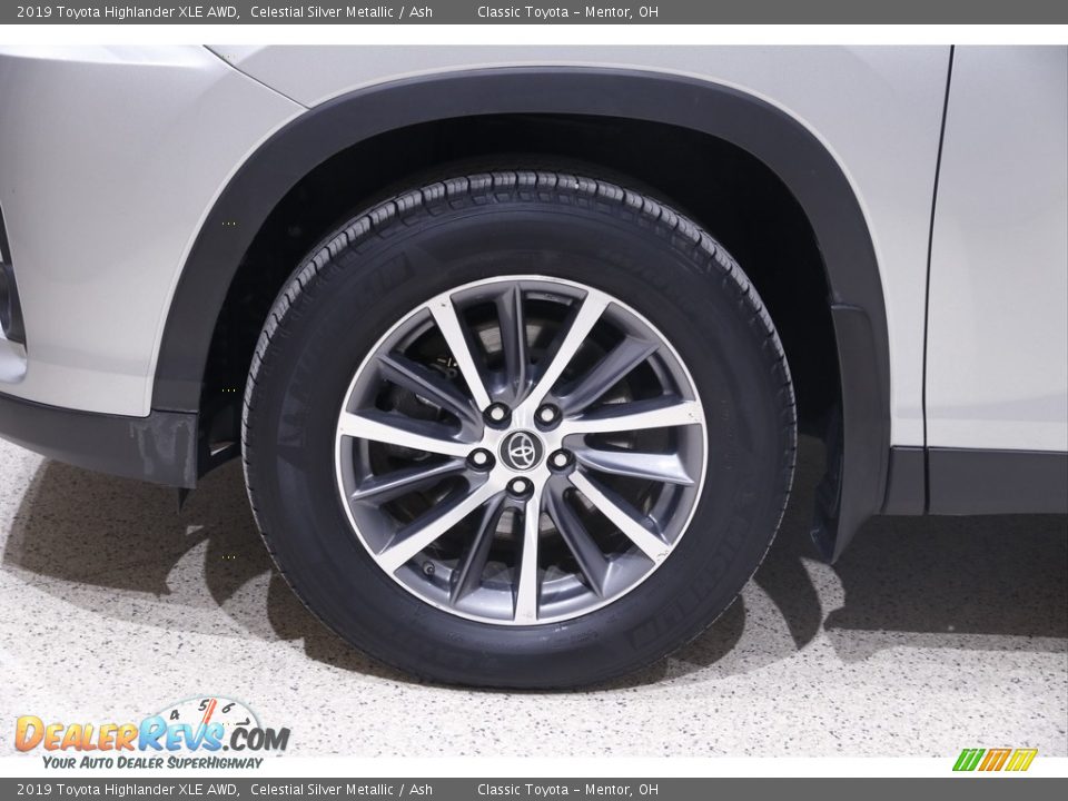 2019 Toyota Highlander XLE AWD Celestial Silver Metallic / Ash Photo #24
