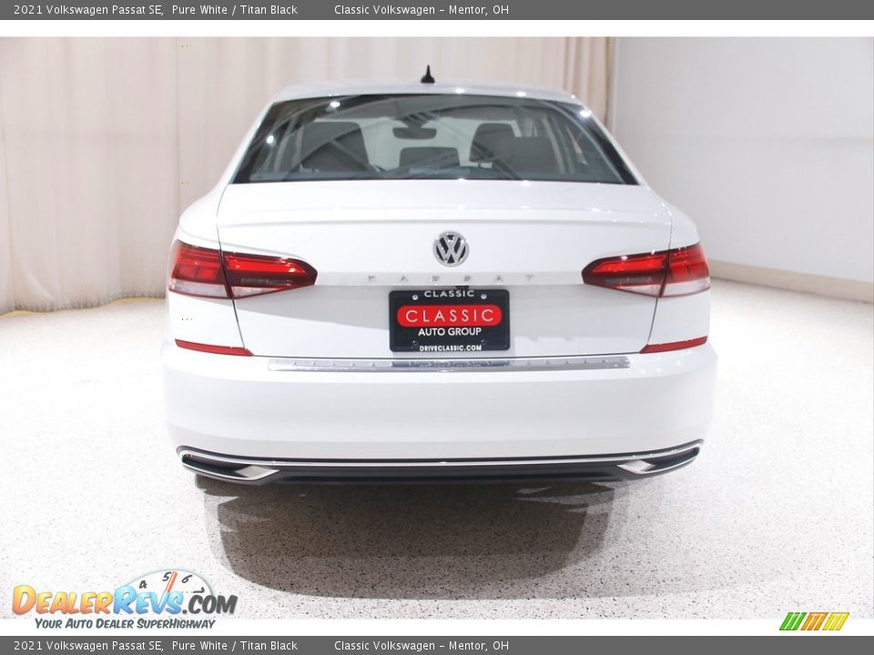 2021 Volkswagen Passat SE Pure White / Titan Black Photo #19