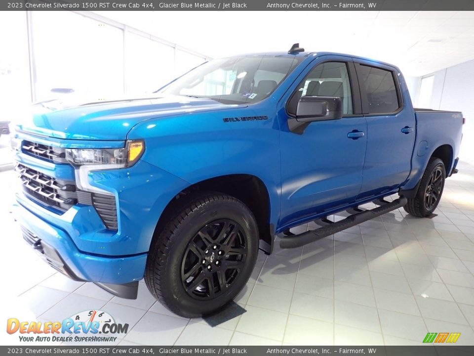 Front 3/4 View of 2023 Chevrolet Silverado 1500 RST Crew Cab 4x4 Photo #8