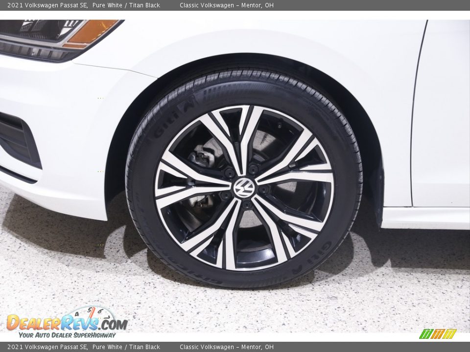 2021 Volkswagen Passat SE Pure White / Titan Black Photo #21