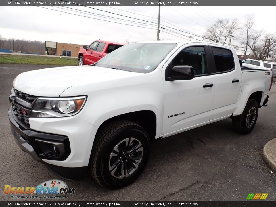 Front 3/4 View of 2022 Chevrolet Colorado Z71 Crew Cab 4x4 Photo #8