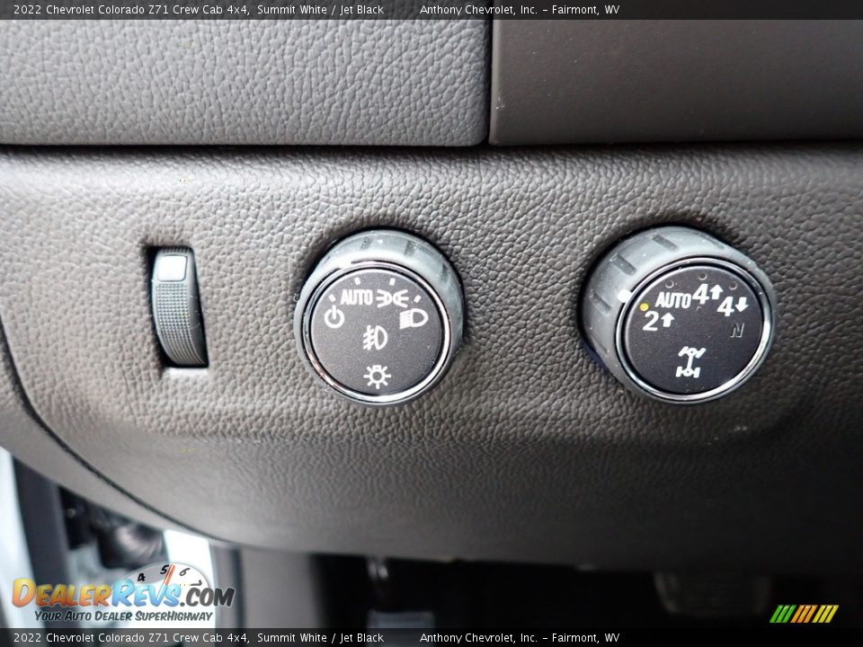 Controls of 2022 Chevrolet Colorado Z71 Crew Cab 4x4 Photo #17