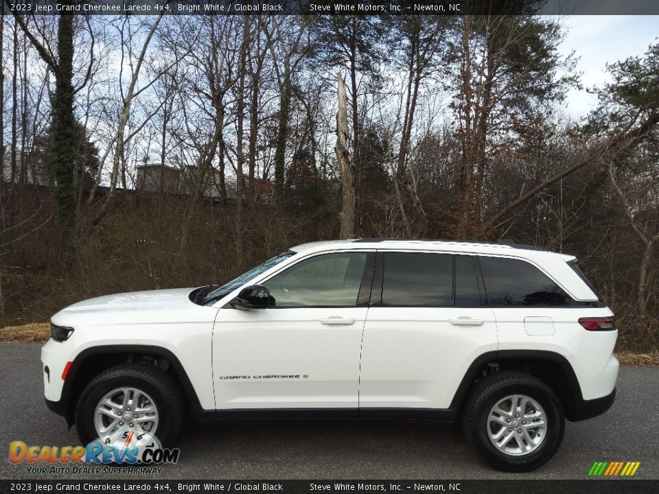 Bright White 2023 Jeep Grand Cherokee Laredo 4x4 Photo #1