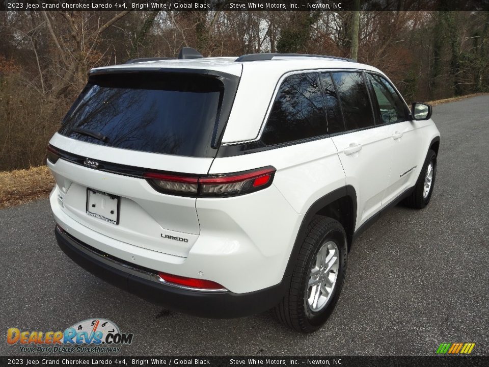 2023 Jeep Grand Cherokee Laredo 4x4 Bright White / Global Black Photo #6