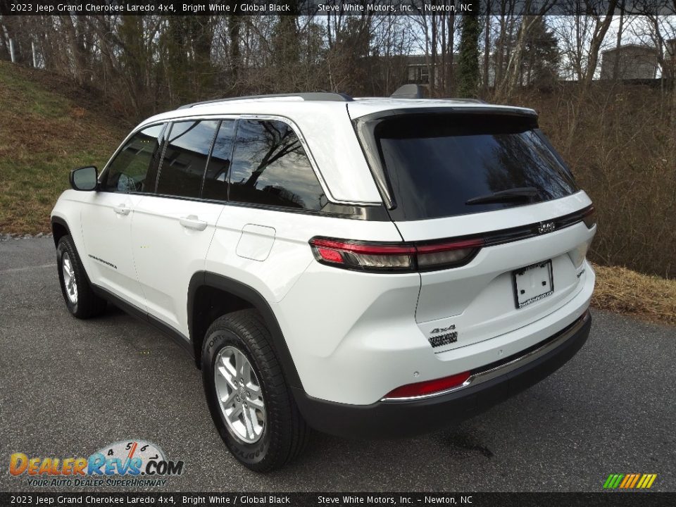 2023 Jeep Grand Cherokee Laredo 4x4 Bright White / Global Black Photo #8