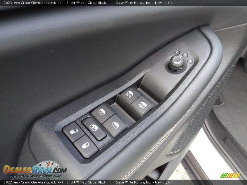 Door Panel of 2023 Jeep Grand Cherokee Laredo 4x4 Photo #11