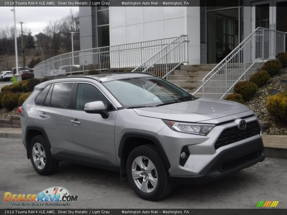 2019 Toyota RAV4 XLE AWD Silver Sky Metallic / Light Gray Photo #1