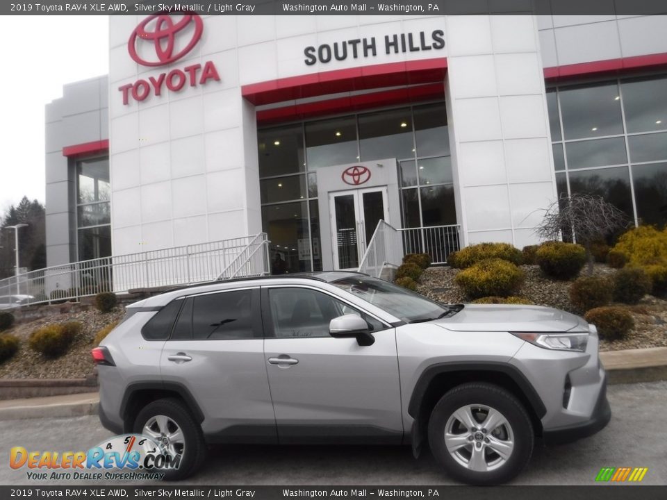 2019 Toyota RAV4 XLE AWD Silver Sky Metallic / Light Gray Photo #2