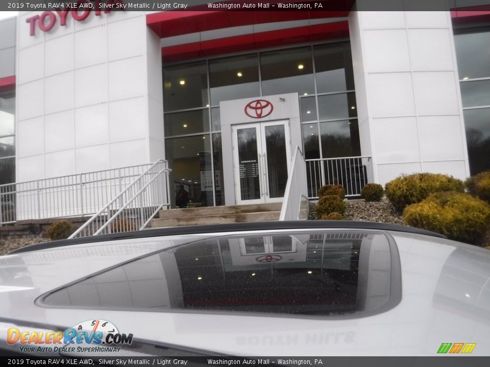 2019 Toyota RAV4 XLE AWD Silver Sky Metallic / Light Gray Photo #3