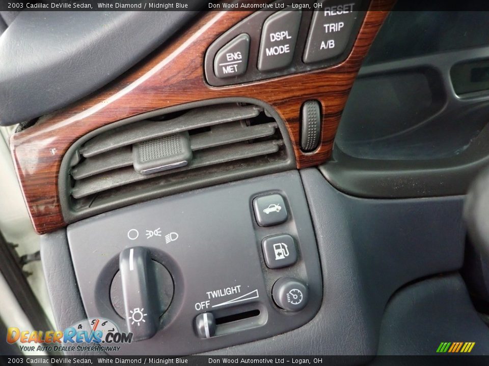2003 Cadillac DeVille Sedan White Diamond / Midnight Blue Photo #13