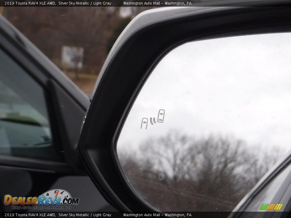 2019 Toyota RAV4 XLE AWD Silver Sky Metallic / Light Gray Photo #10