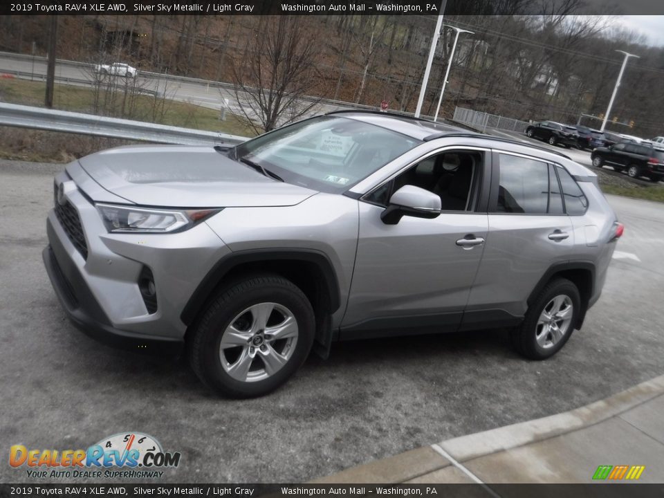 2019 Toyota RAV4 XLE AWD Silver Sky Metallic / Light Gray Photo #13
