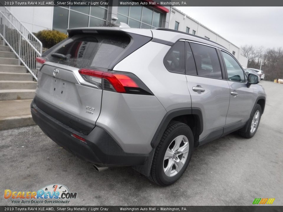 2019 Toyota RAV4 XLE AWD Silver Sky Metallic / Light Gray Photo #16