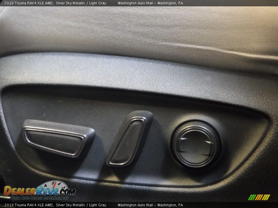 2019 Toyota RAV4 XLE AWD Silver Sky Metallic / Light Gray Photo #22
