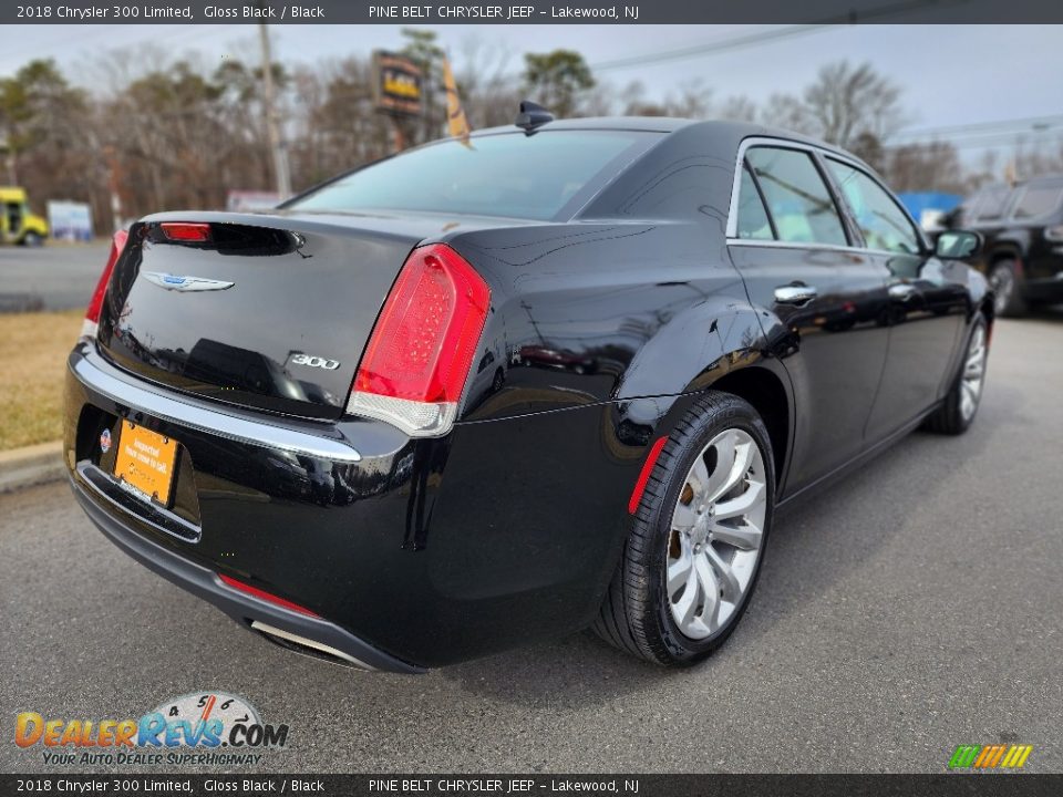 2018 Chrysler 300 Limited Gloss Black / Black Photo #17