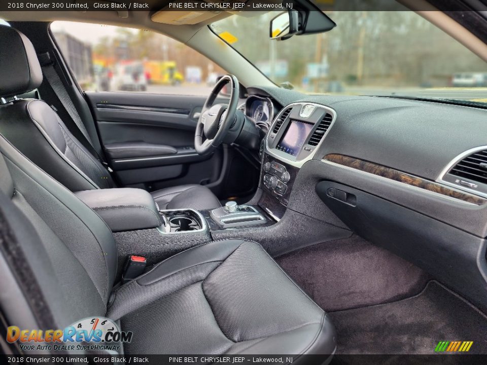 2018 Chrysler 300 Limited Gloss Black / Black Photo #22