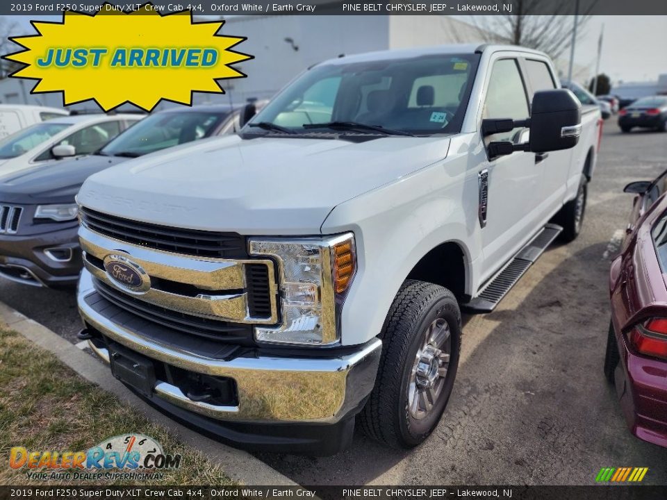 2019 Ford F250 Super Duty XLT Crew Cab 4x4 Oxford White / Earth Gray Photo #1