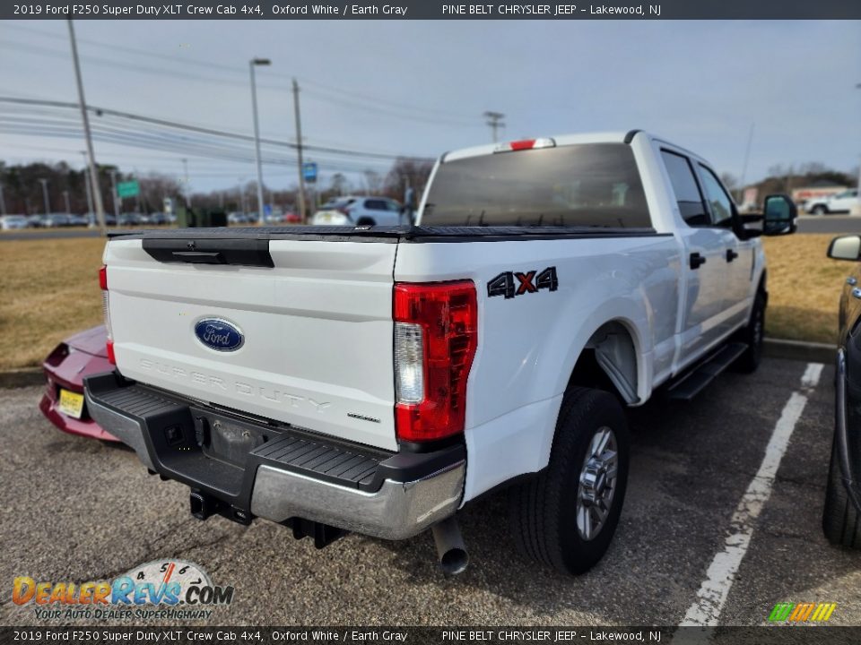 2019 Ford F250 Super Duty XLT Crew Cab 4x4 Oxford White / Earth Gray Photo #3