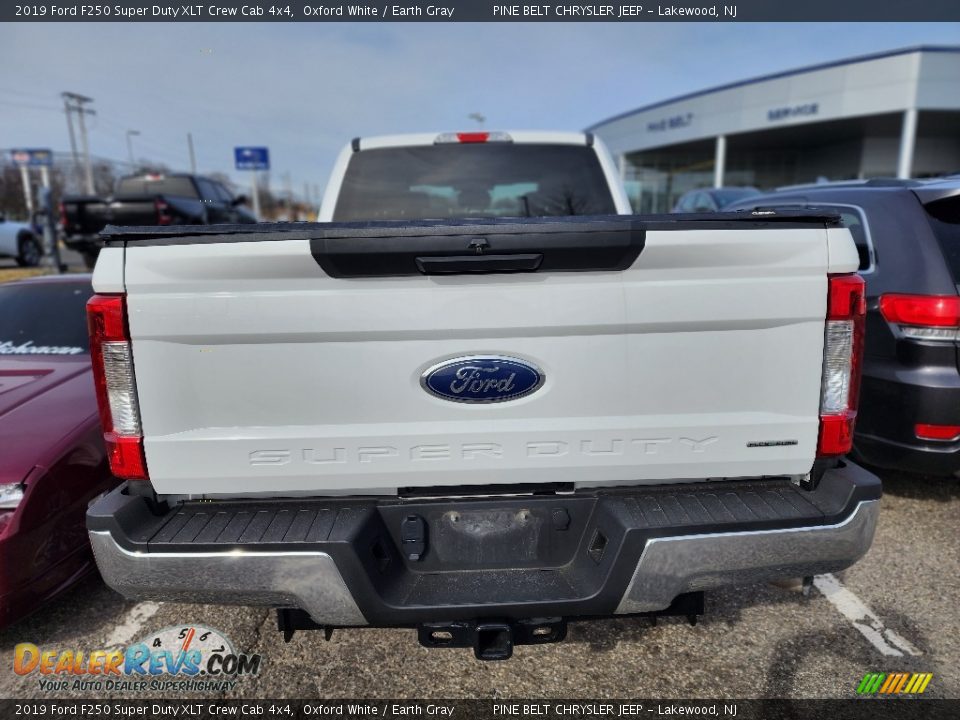 2019 Ford F250 Super Duty XLT Crew Cab 4x4 Oxford White / Earth Gray Photo #4