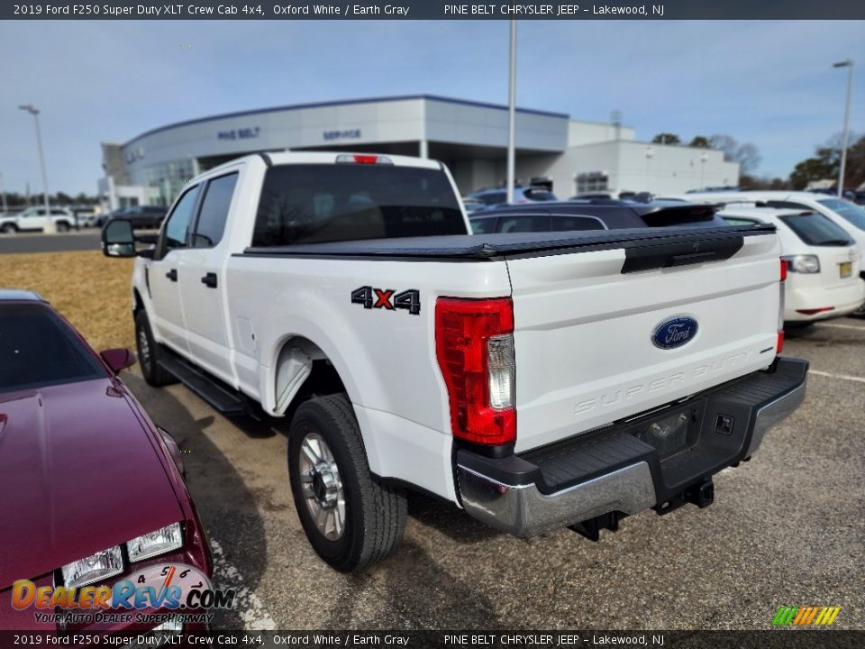 2019 Ford F250 Super Duty XLT Crew Cab 4x4 Oxford White / Earth Gray Photo #6