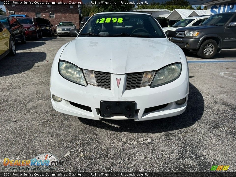 2004 Pontiac Sunfire Coupe Summit White / Graphite Photo #2