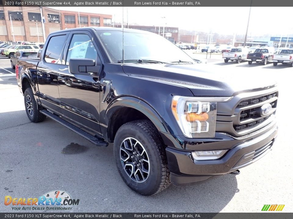 Front 3/4 View of 2023 Ford F150 XLT SuperCrew 4x4 Photo #2