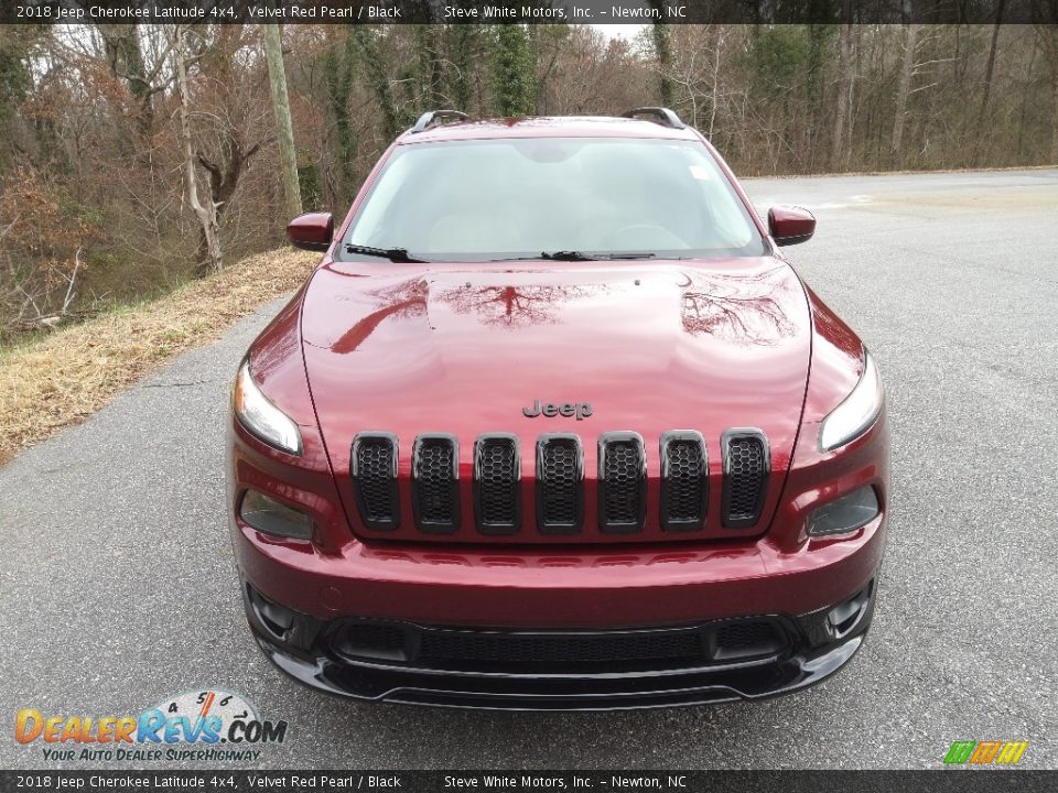 2018 Jeep Cherokee Latitude 4x4 Velvet Red Pearl / Black Photo #4