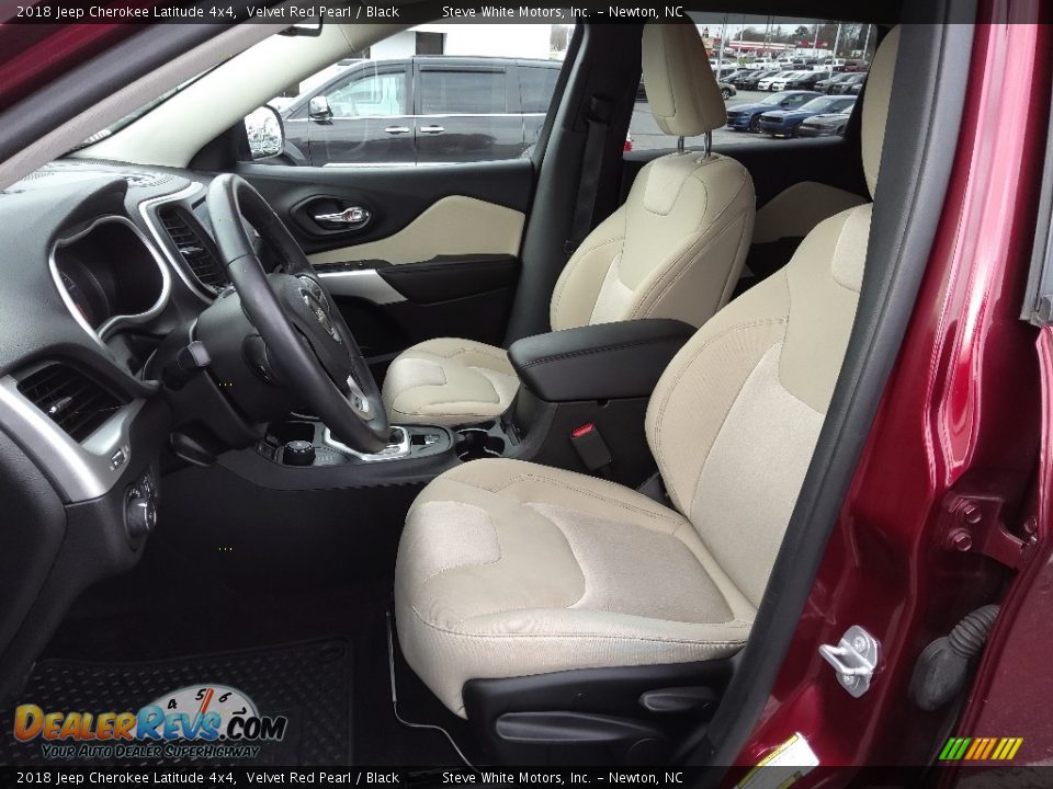 Front Seat of 2018 Jeep Cherokee Latitude 4x4 Photo #11