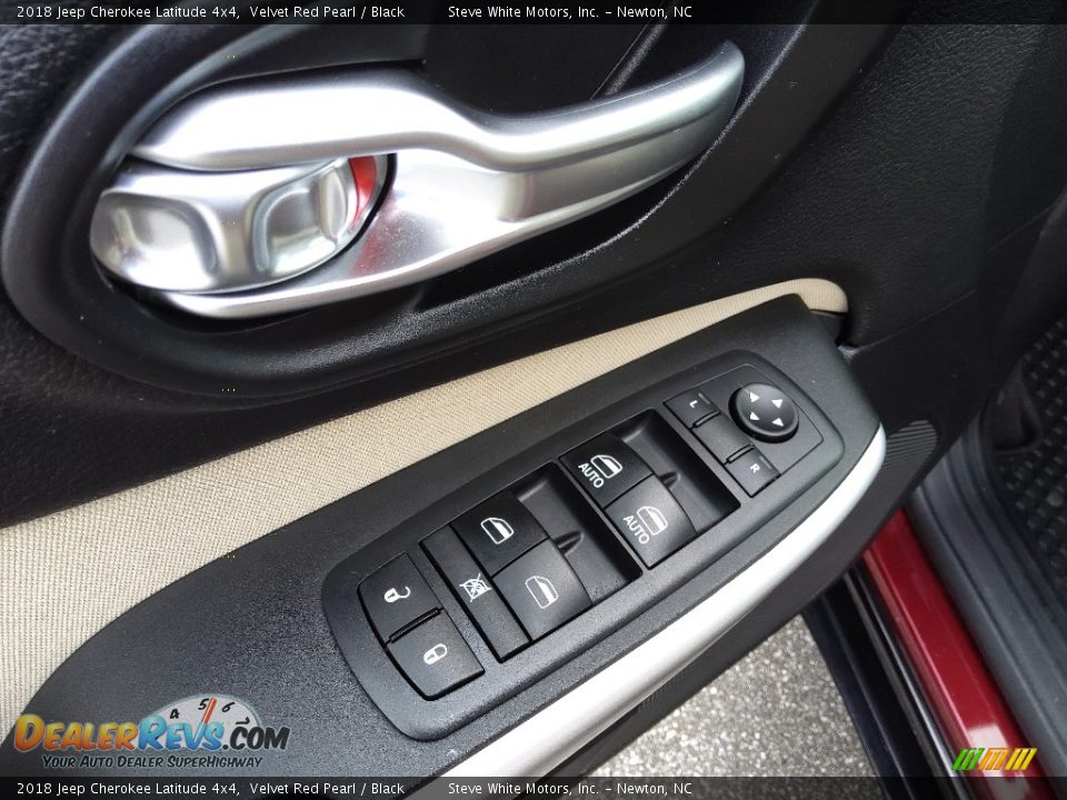 Door Panel of 2018 Jeep Cherokee Latitude 4x4 Photo #12