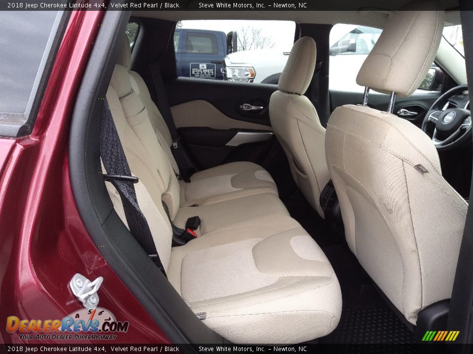 Rear Seat of 2018 Jeep Cherokee Latitude 4x4 Photo #16