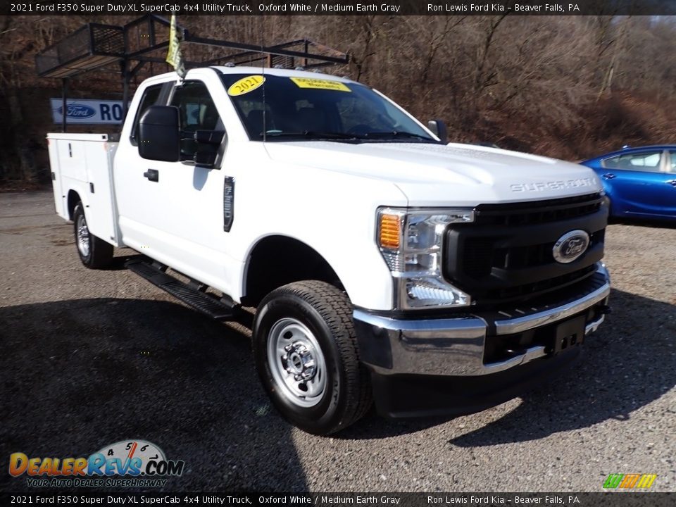 2021 Ford F350 Super Duty XL SuperCab 4x4 Utility Truck Oxford White / Medium Earth Gray Photo #4