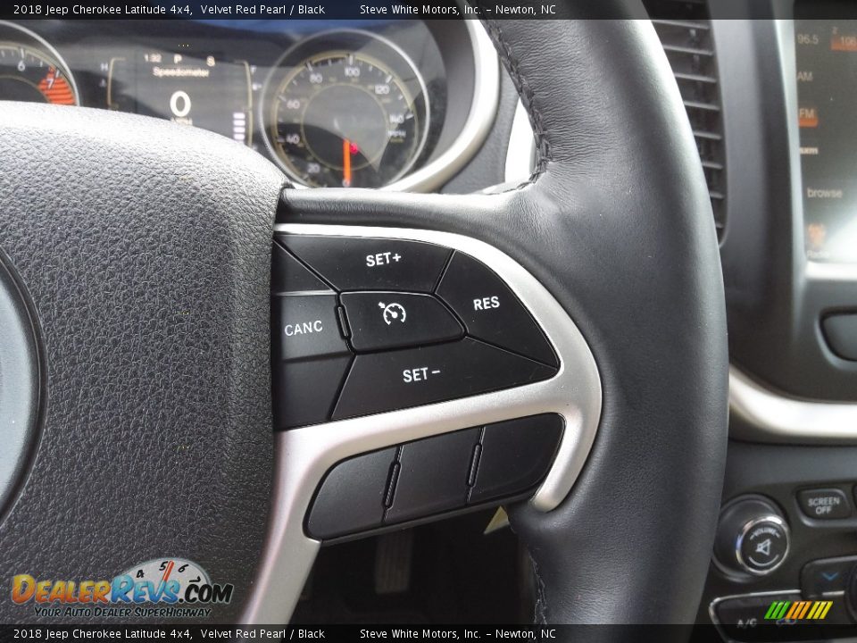 2018 Jeep Cherokee Latitude 4x4 Steering Wheel Photo #20