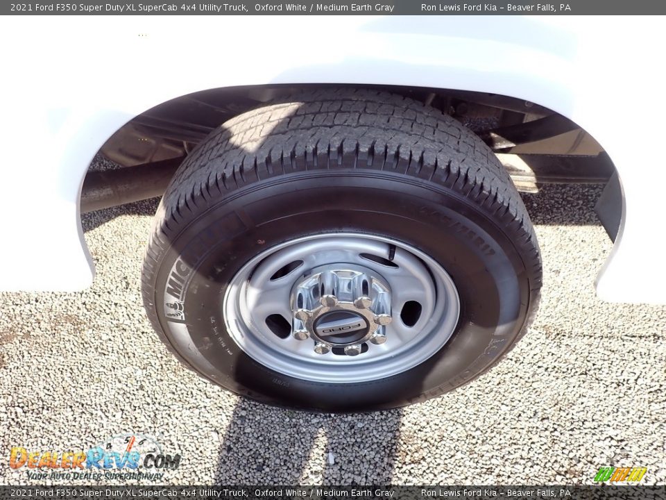 2021 Ford F350 Super Duty XL SuperCab 4x4 Utility Truck Oxford White / Medium Earth Gray Photo #10