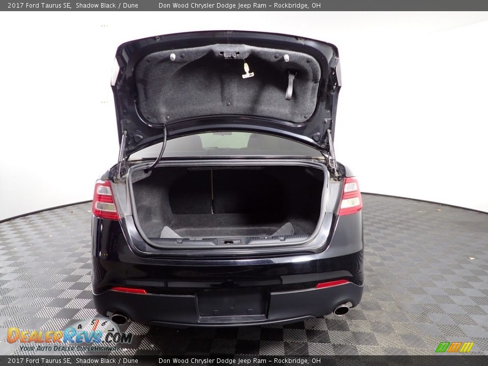 2017 Ford Taurus SE Trunk Photo #7